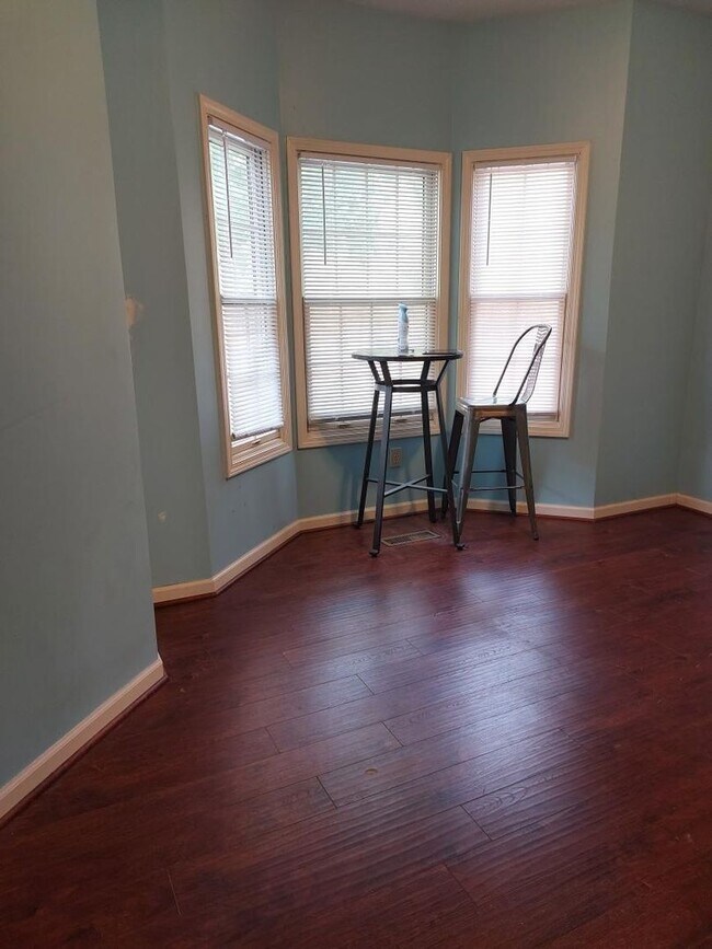 Building Photo - Nicholasville Road Account - Student Housing
