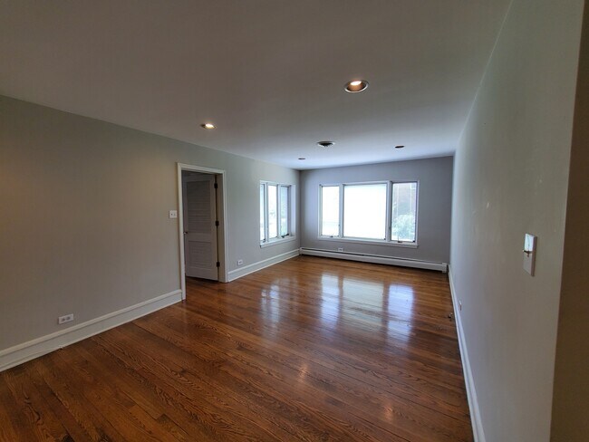 Building Photo - 500 N Prospect Ave