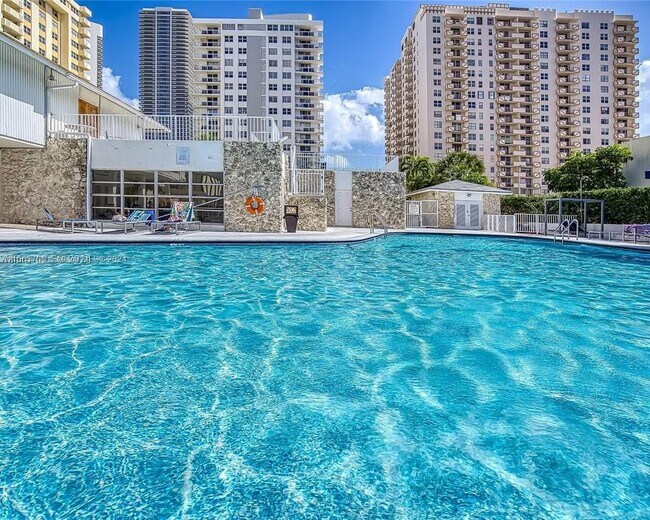 Foto del edificio - 1849 S Ocean Dr