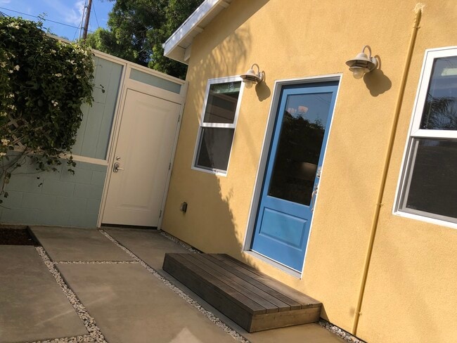 Building Photo - 12620 Palms Blvd