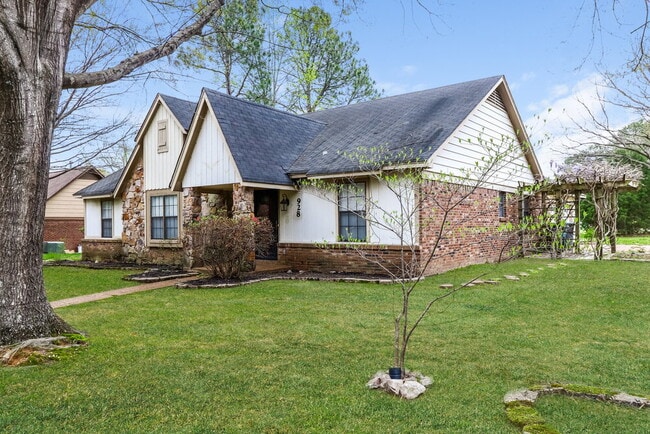 Foto del edificio - 928 Pheasant Hollow Dr