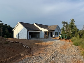 Building Photo - 1310 Castleberry Bridge Rd