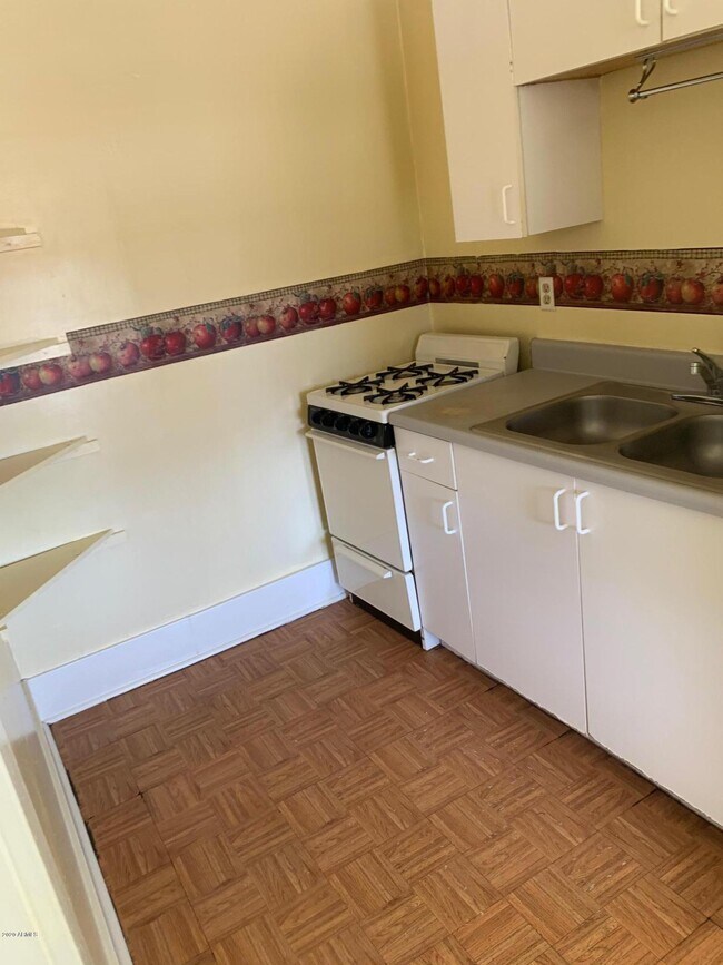 Foto del edificio - 1246 E 10th St