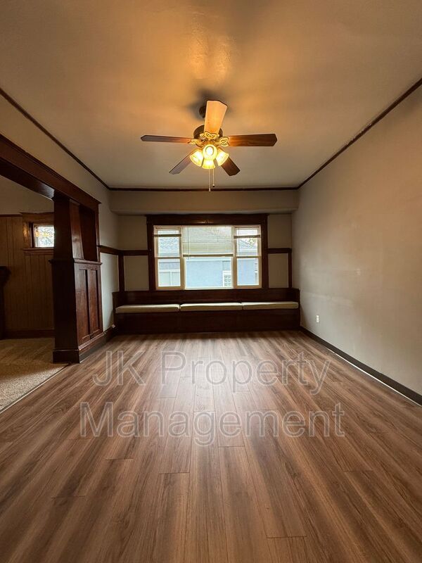 Foto del edificio - 609 6th Ave N