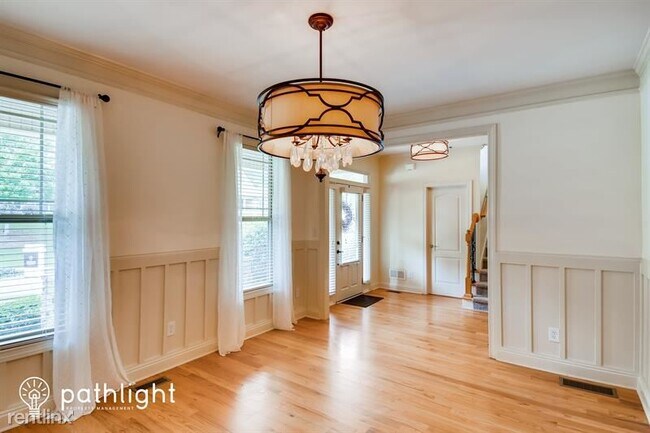 Foto del edificio - 5 br, 3.5 bath House - 214 Highwoods Pkwy