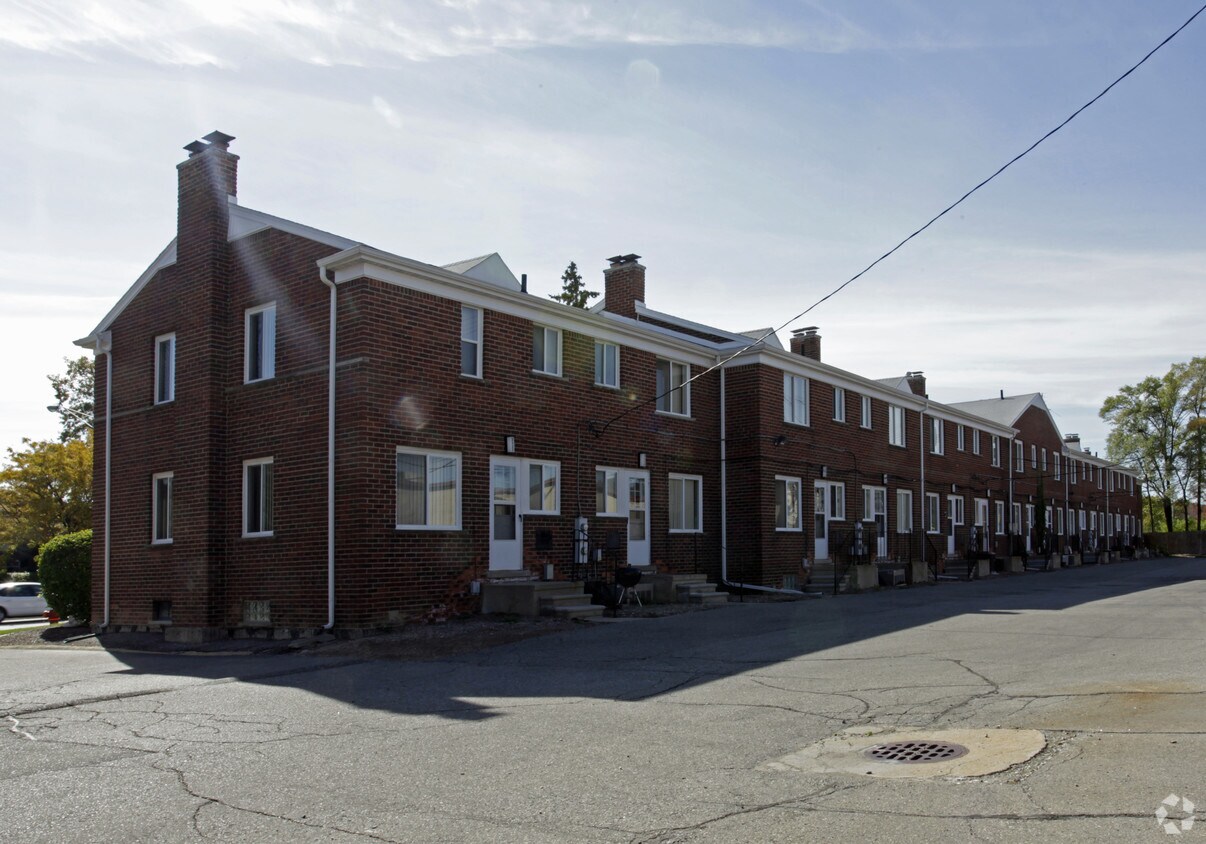 Building Photo - 3301-3355 Coolidge Hwy
