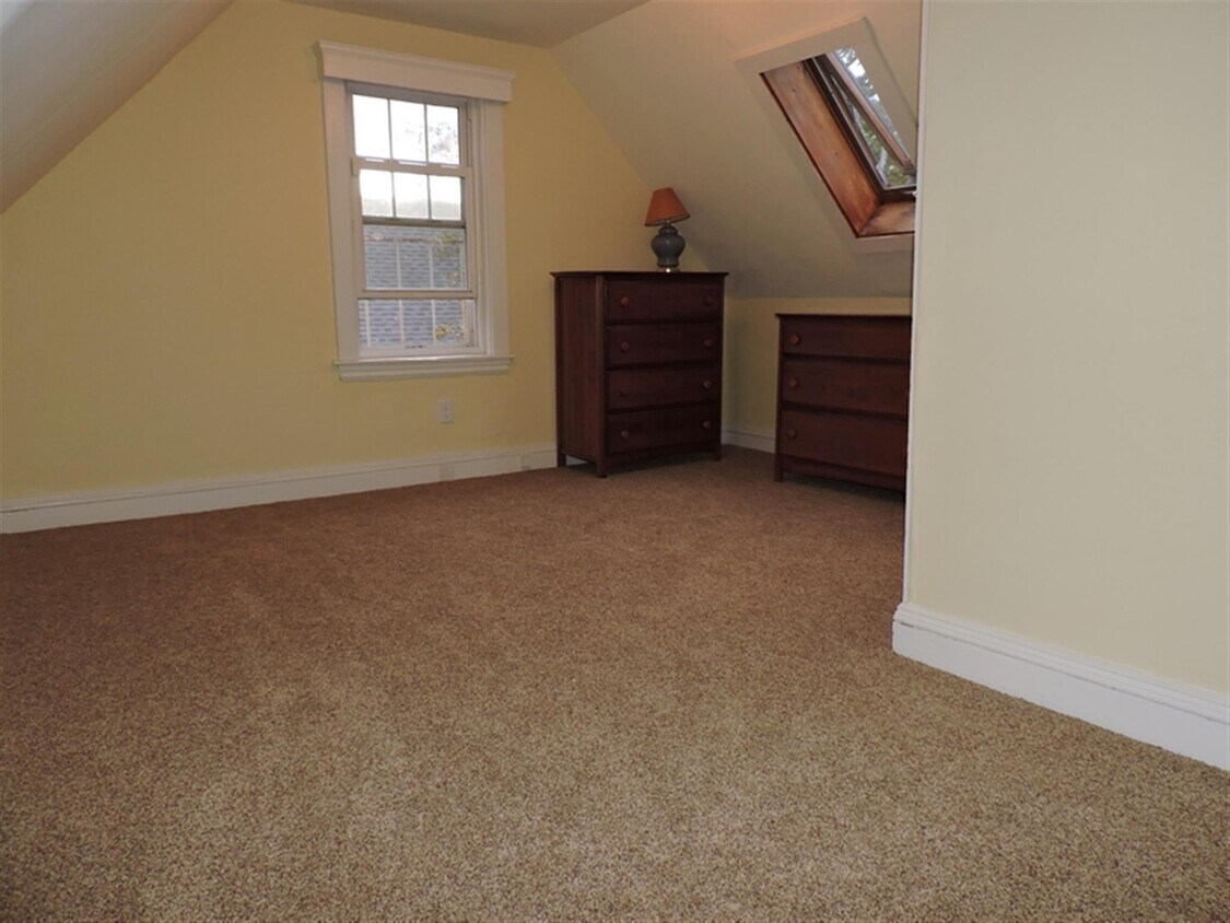 Building Photo - 11 Beech St