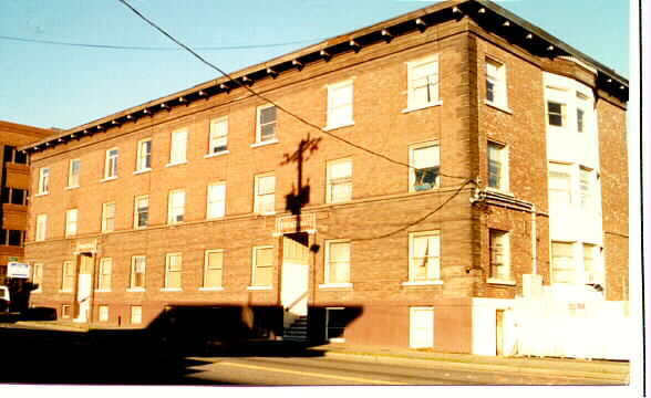 Primary Photo - Frontenac Apartments