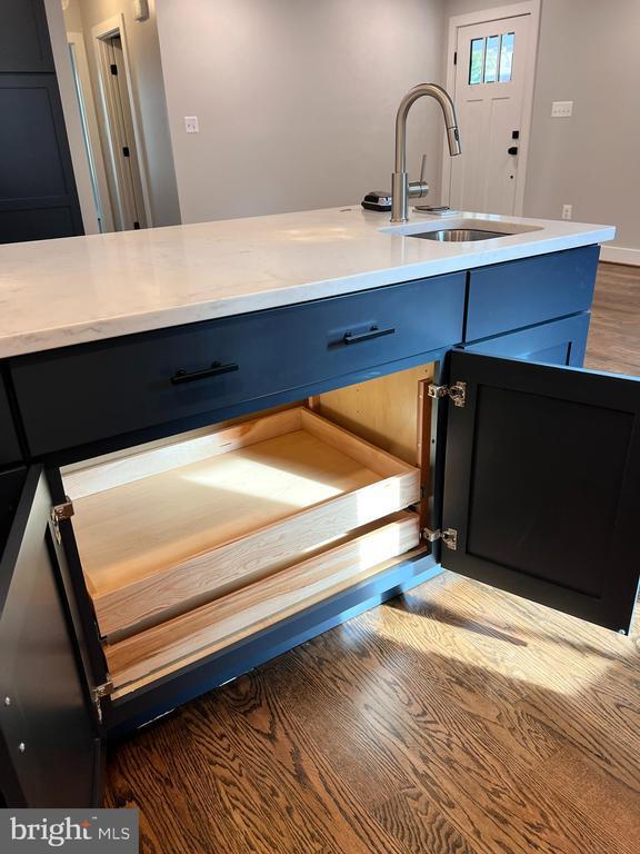 Foto del edificio - 210 Point Ln