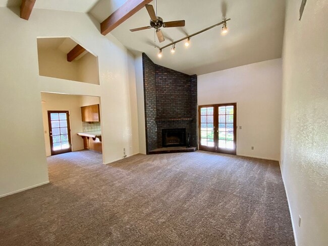 Building Photo - Great Clovis 4 Bedroom Home!
