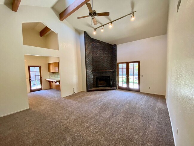 Foto del edificio - Great Clovis 4 Bedroom Home!