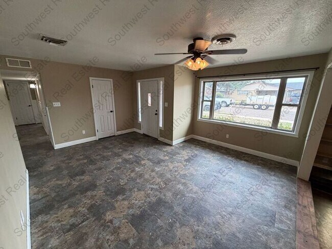 Foto del edificio - Spacious 3 bedroom 2 bath home