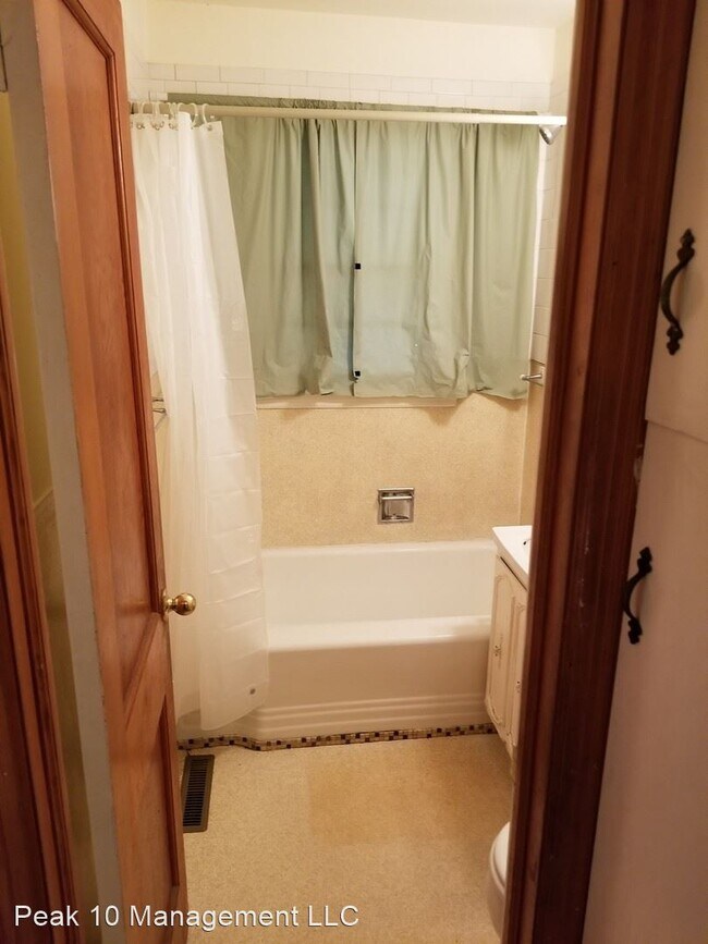Building Photo - 3 br, 1 bath House - 1501 N Pinecrest
