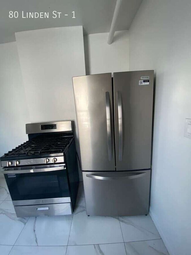 Foto del edificio - 80 Linden St