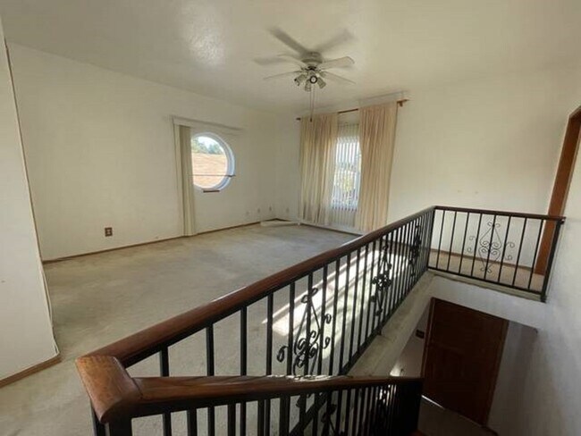 Dormitorio tipo loft - 3352 Larga Ave