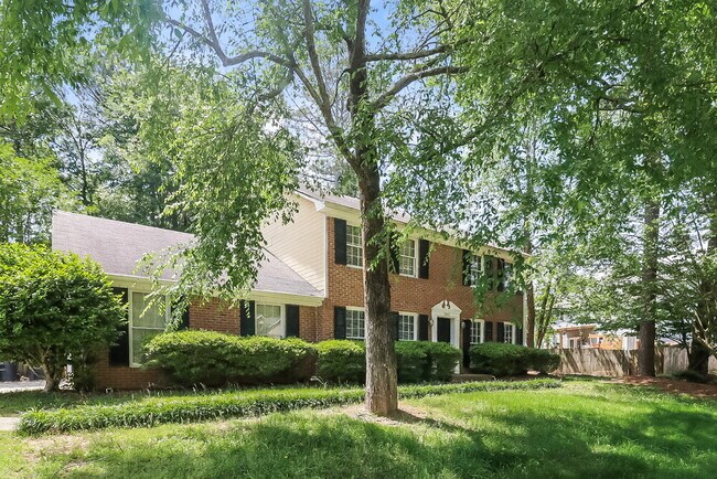 Building Photo - 2885 Summit View Ct