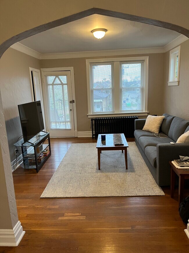 Sala de estar - 4930 Potomac St