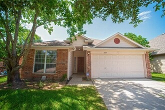 Building Photo - 2223 Shady Pine Dr