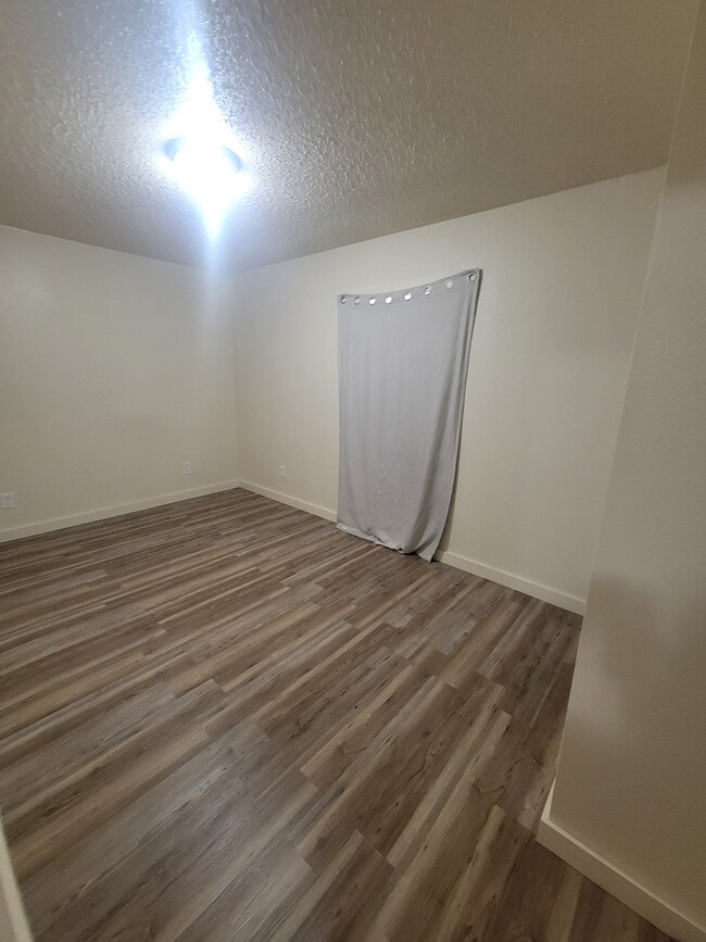 Building Photo - 207 Hickory Ave