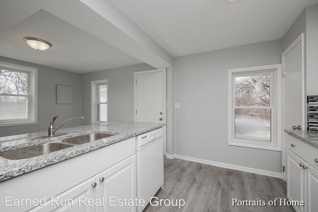 Foto del edificio - 3 br, 1 bath House - 563 W Harding Rd