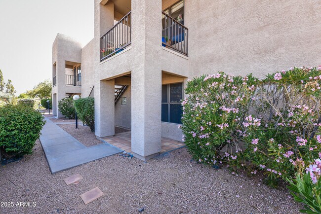 Building Photo - 14910 N Kings Way