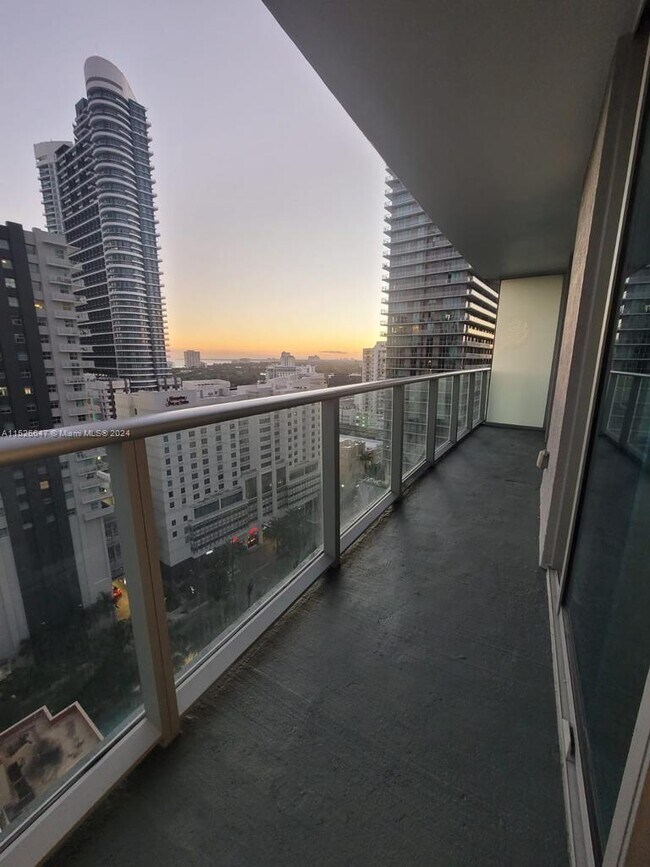 Building Photo - 1100S S Miami Ave