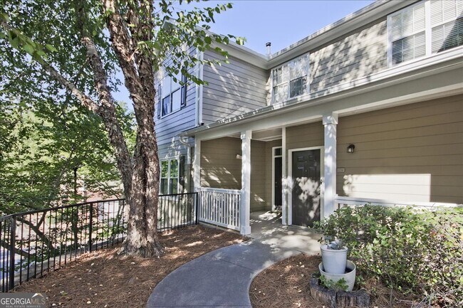 Foto del edificio - 8102 Woodland Ln