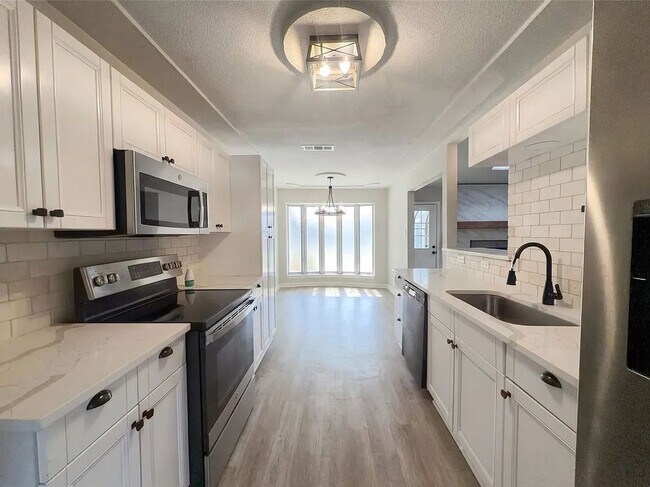 Foto del edificio - 5300 Firewood Dr