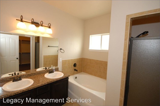 Foto del edificio - 5529 Valley Maple Dr
