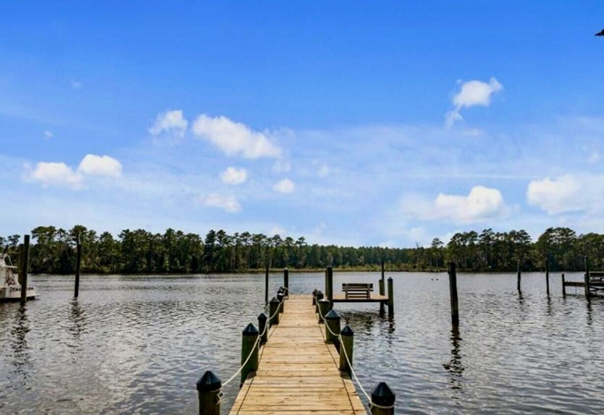 Foto principal - Waterfront 3BR/2BA Home in Gated Marina Co...