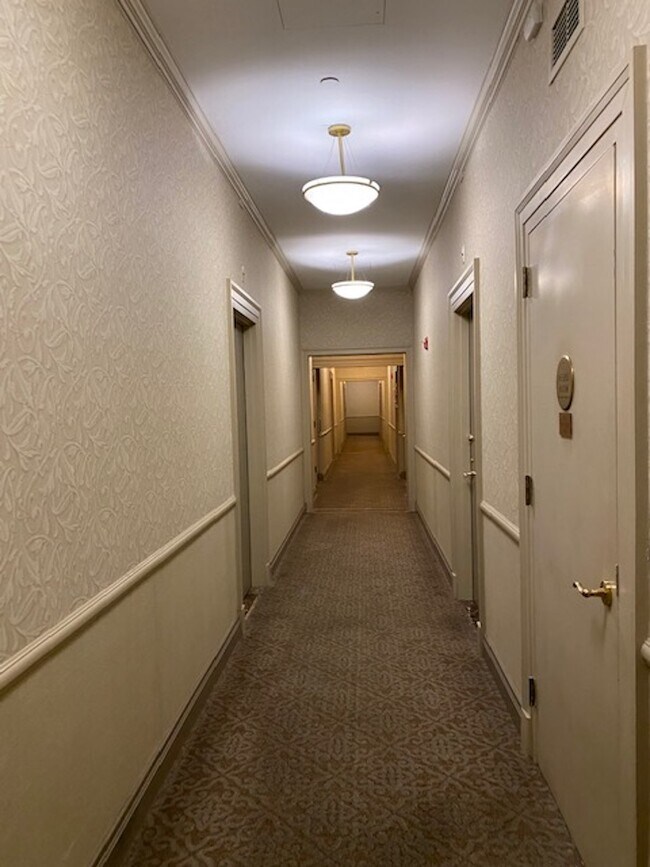 Foto del edificio - 1 Scarsdale Rd