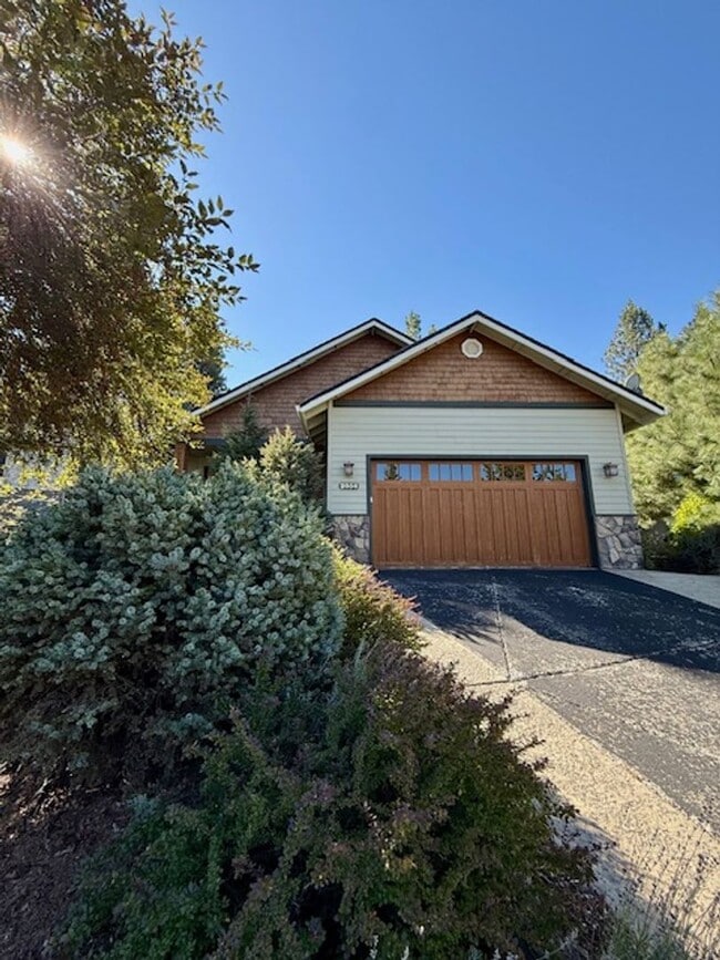 Building Photo - 2058 NW Pinot Ct