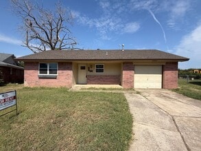 Building Photo - 330 Overton Dr
