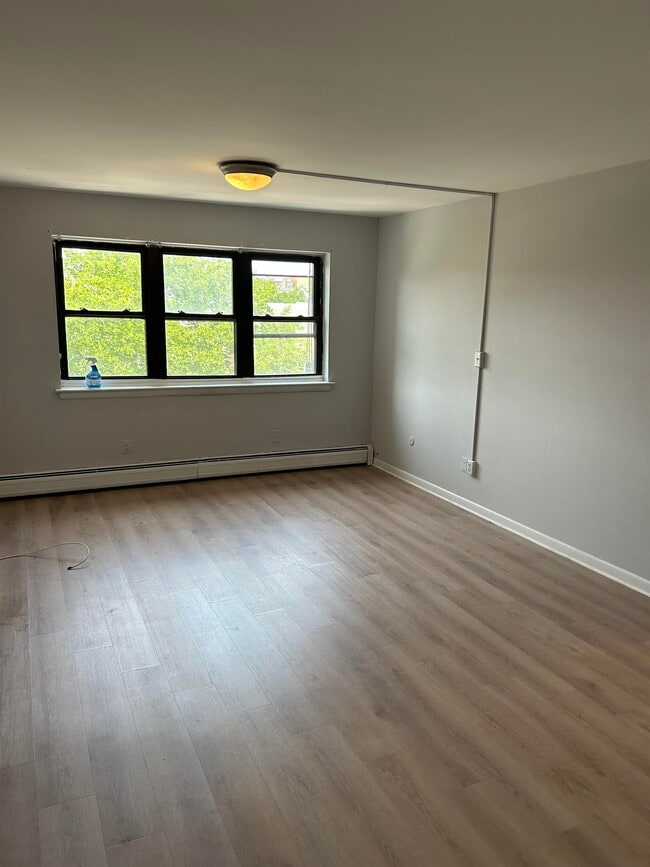 Building Photo - 708 JFK Blvd E