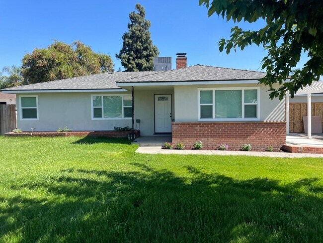 Building Photo - Oaks Ave 13229