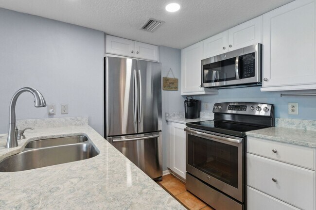 Foto del edificio - 3056 S Fletcher Ave