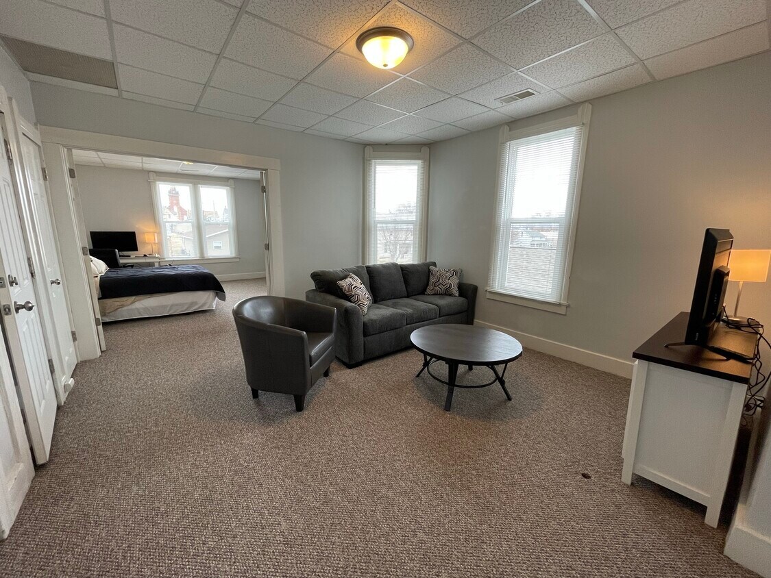 916 Adams St, Quincy, IL 62301 Apartments in Quincy, IL