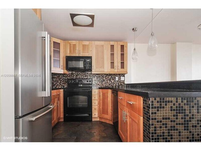 Foto del edificio - 600 NE 36th St