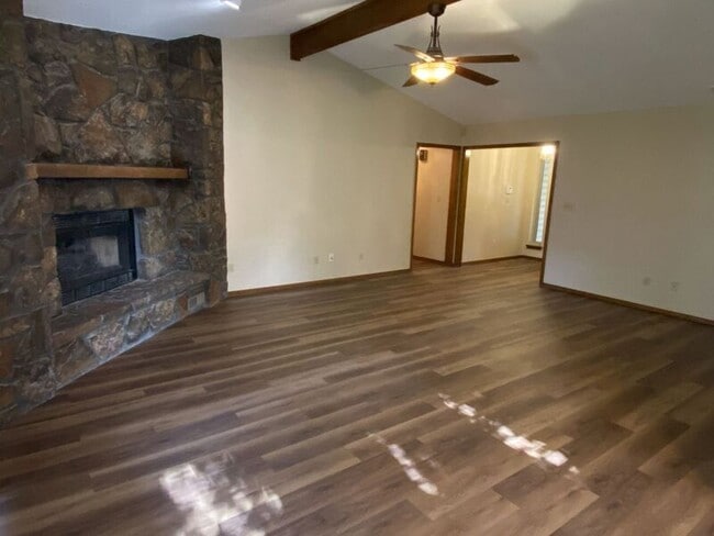Building Photo - 175 Fox Run Cir