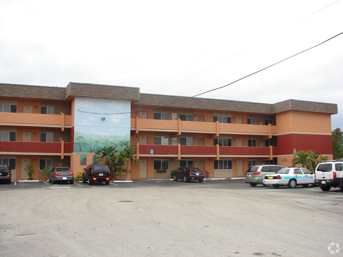 Building Photo - 1400 NE 54th St