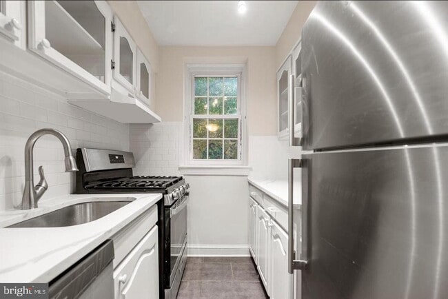 Building Photo - 30 S Old Glebe Rd