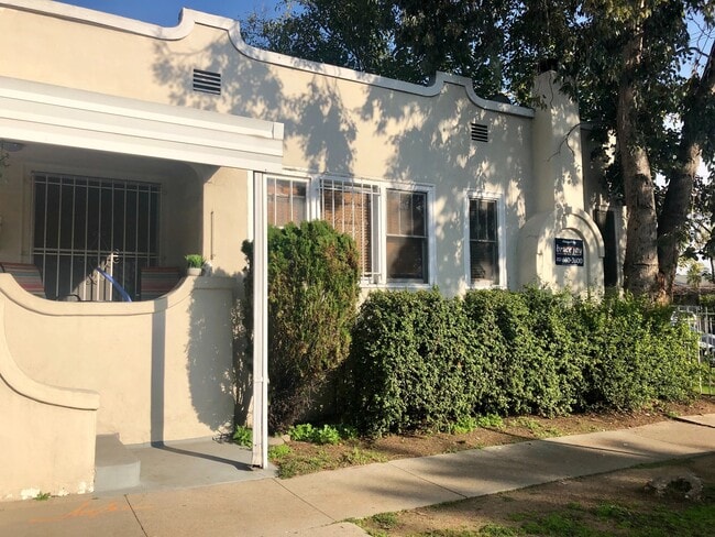 Building Photo - 1850 Rodney Dr