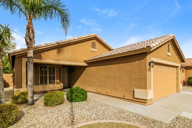 Building Photo - 15040 W Kings Dr