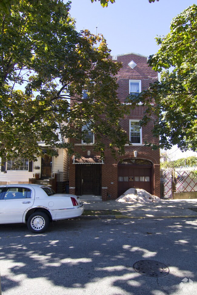 Foto del edificio - 2031 Tomlinson Ave