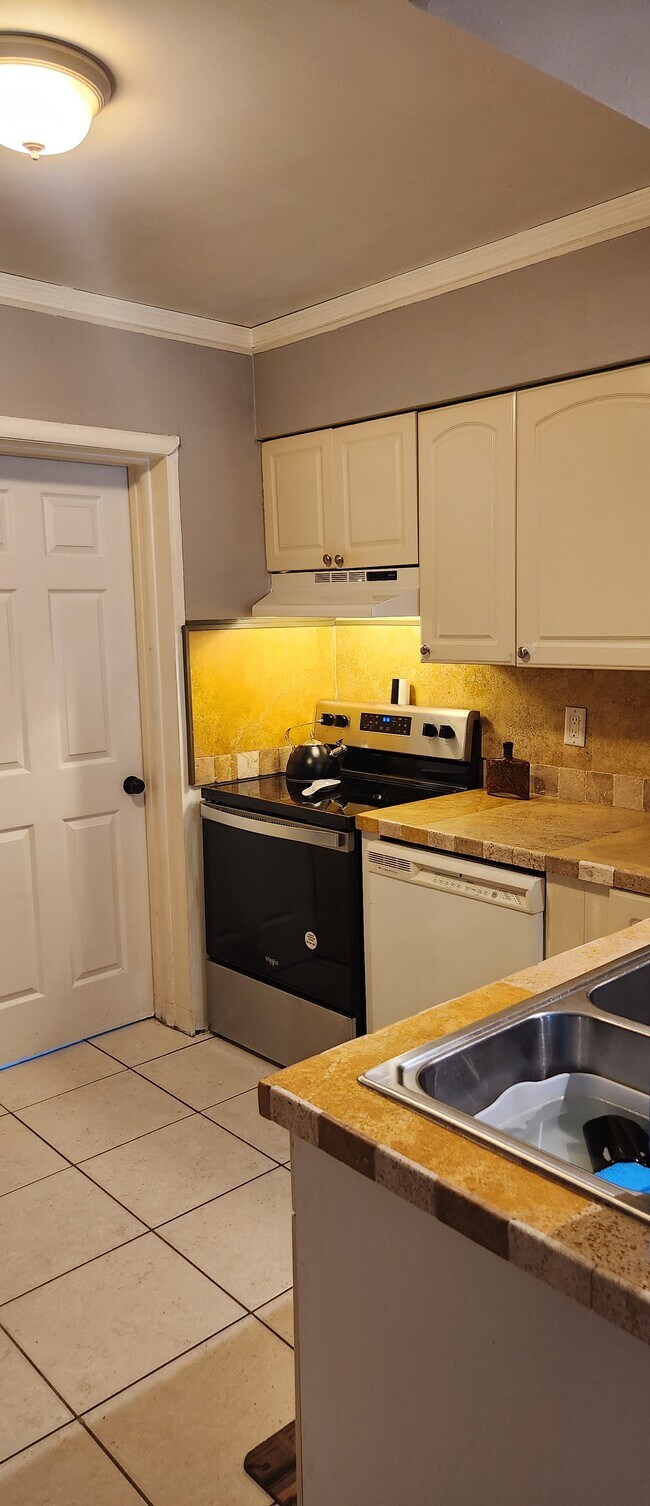 Photo - 2425 NW 9th Ter Apartments