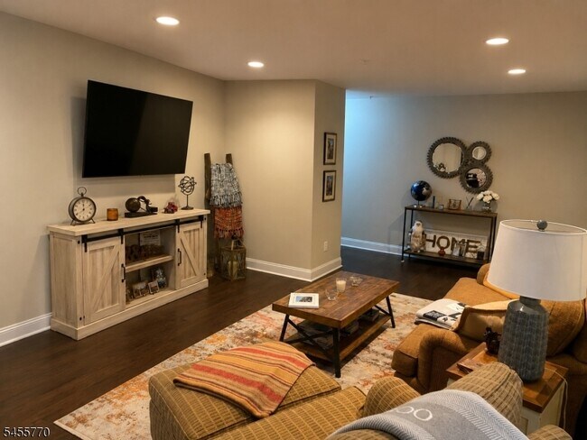 Foto del edificio - 264 Riveredge Dr