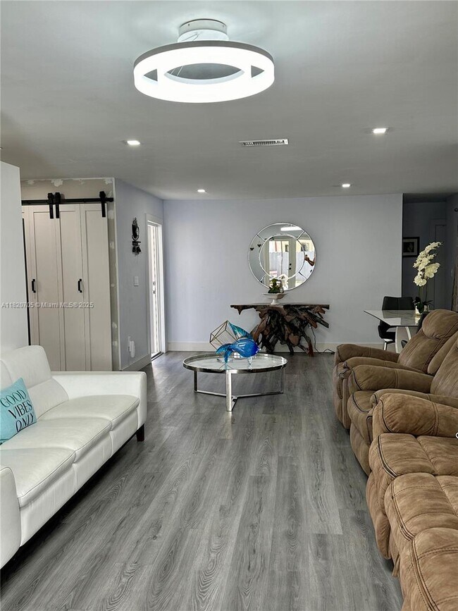 Foto del edificio - 1543 SW 74th Ct
