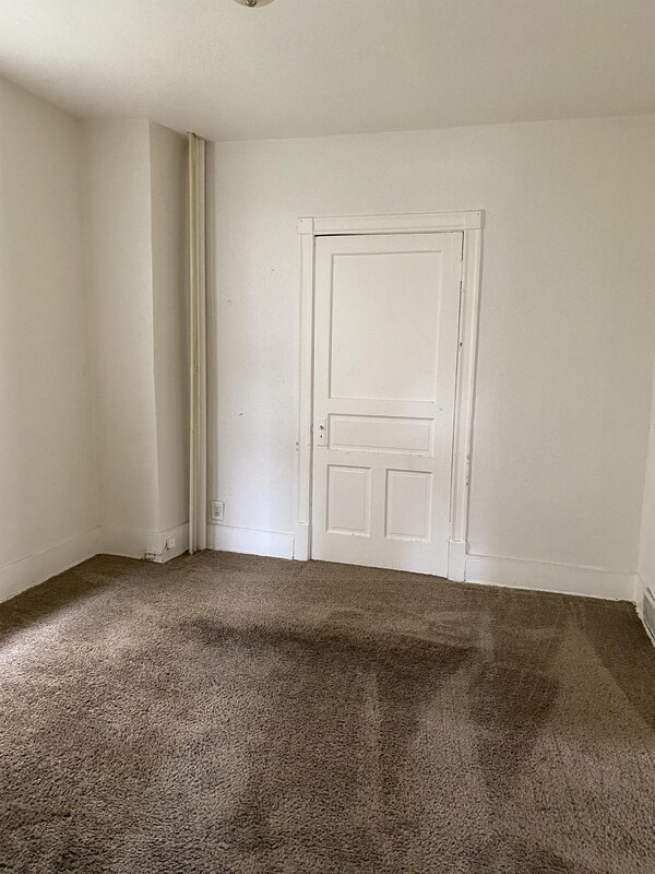 Building Photo - 1427 S 81st St