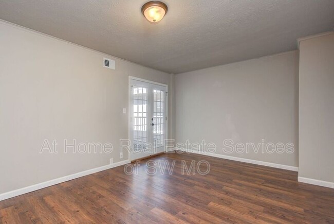 Building Photo - 930 S Campbell Ave
