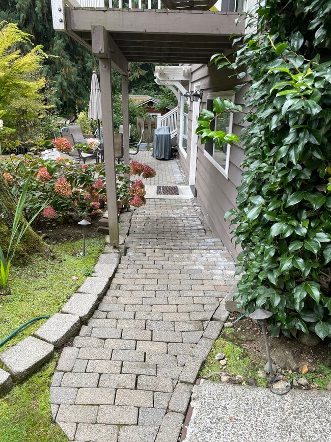 Walkway to patio and unit - 14646 196th Ave SE